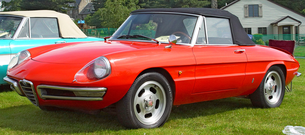  alfa romeo duetto red front angle st